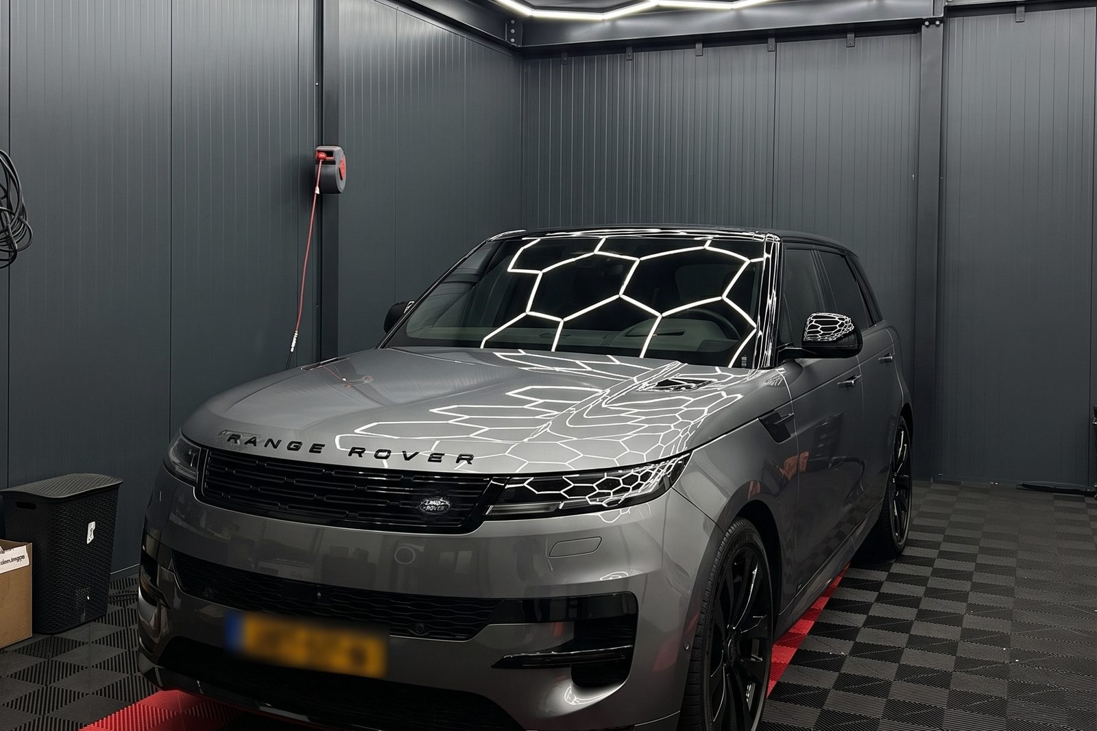 Gecoate Range Rover Sport in de werkplaats van Cardetailing Kersten